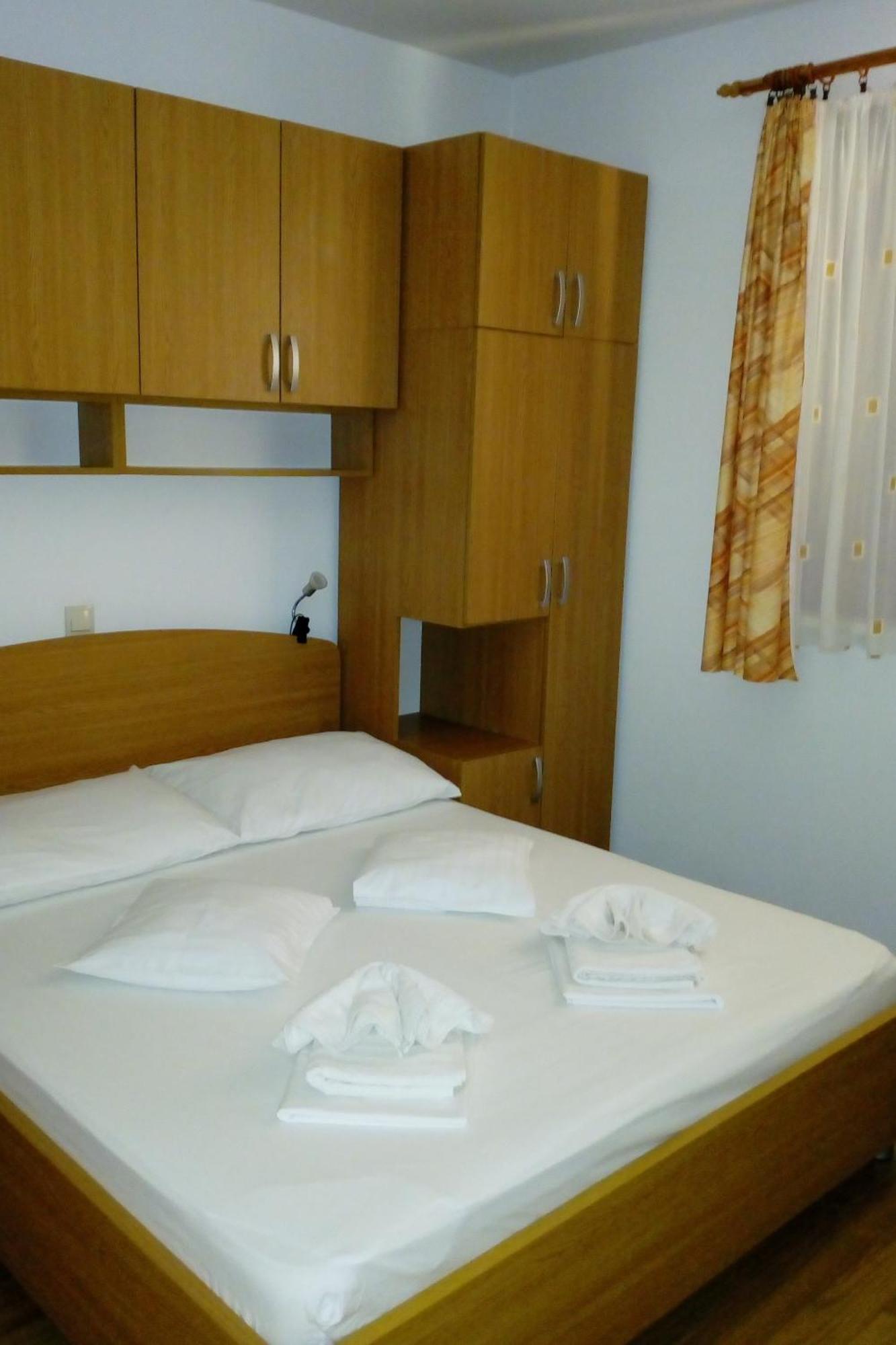 Apartments With A Parking Space Igrane, Makarska - 13535 Room photo